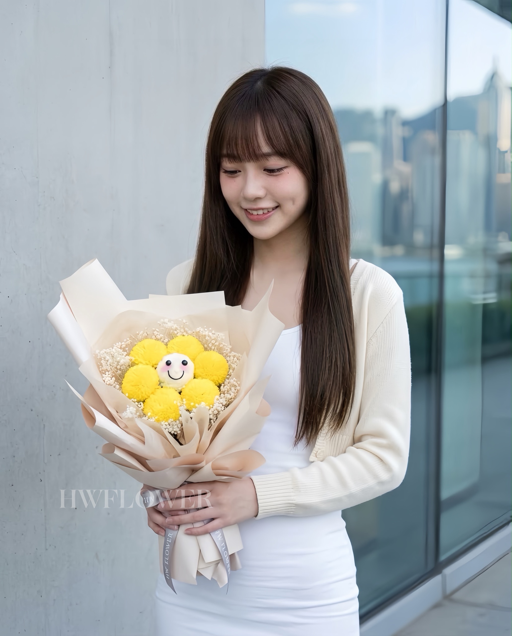 HWFLOWER 永生花束女生手持實拍,笑哈哈保鮮花配永生滿天星,將笑容與祝福長久保存